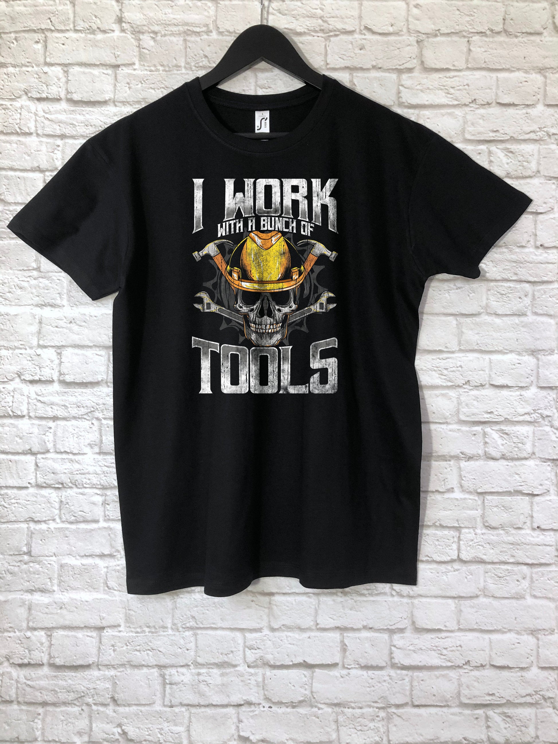 Funny Carpenter T-Shirt, I Work With A Bunch Of Tools Pun Gift Idea, Humorous Manual Worker Woodwork Graphic Tee Top